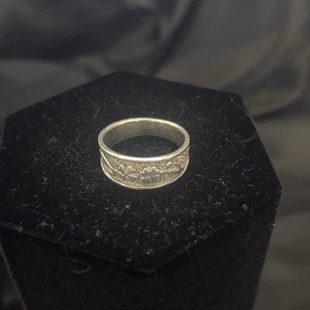 Silver Floral Pattern Band Ring
